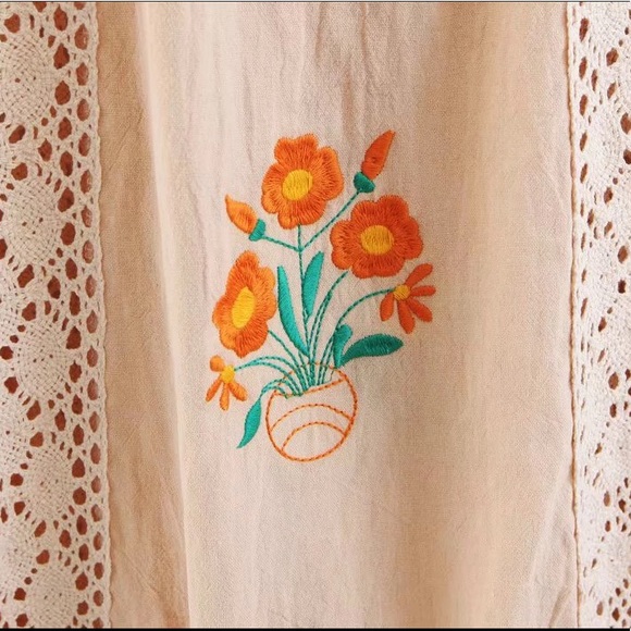 LAST ONE Embroidered Floral Midi Dress - Picture 12 of 16